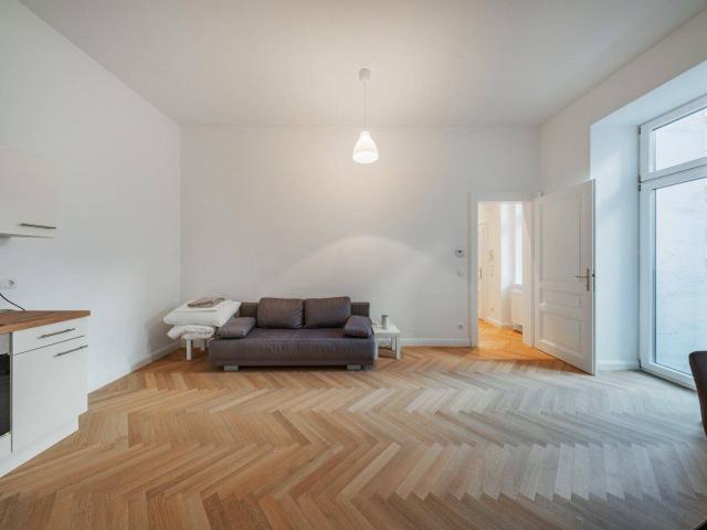 3 ZIMMER ALTBAUWOHNUNG IM NEUEN GLANZ MIT 2 BÄDERN + ABSTELLRAUM AUF DER WIEDNER HAUPTSTRASSE
