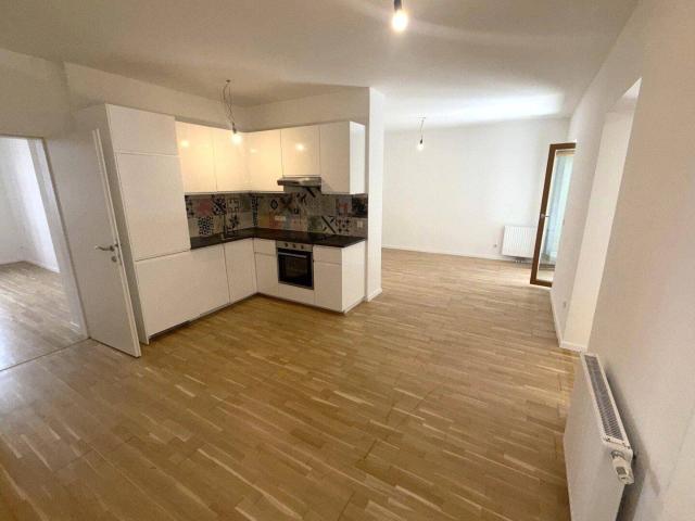 3 Zimmer Altbauwohnung im EG + 1 Terrasse ca. 8,50 m² mit Gartenblick in der Storchengasse nur ca. 3 4 Gehminuten zur U Bahn U4 & U6