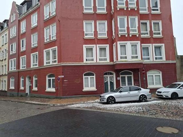 3 Zimmer Altbauwohnung in Flensburg – leer, entkernt, sofort verfügbar