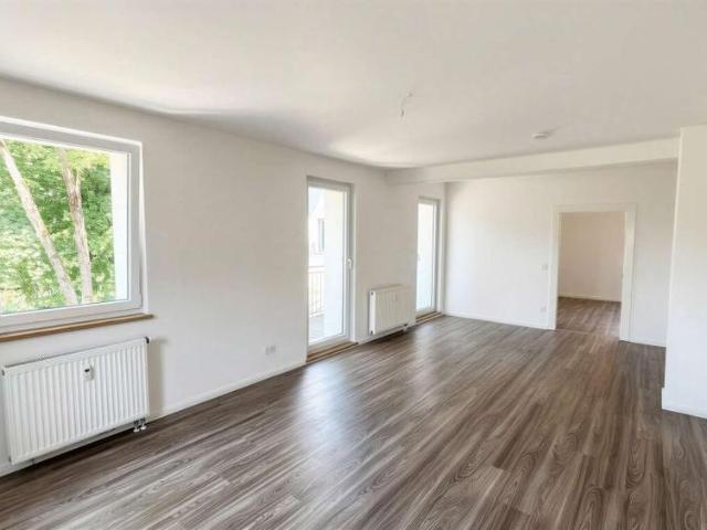 3 Zimmer Altbau mit Balkon & 2 Badezimmern