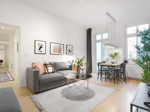 3 Zimmer Altbau Traum mit offener Wohnküche