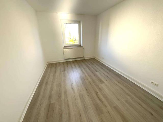 3 Zimmer, Badewanne und Garten