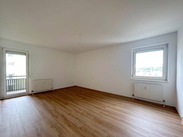 3 ZIMMER BALKONWOHNUNG MIT BALKON UND PARKPLATZ IN SCHWERTBERG!
