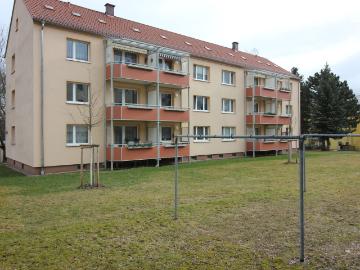 3 Zimmer, Balkon, Dusche im Bad