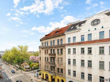 3 Zimmer / BALKON MÖGLICH / komplett sanierungsbedürftig / 2. Stockwerk Top 12+13