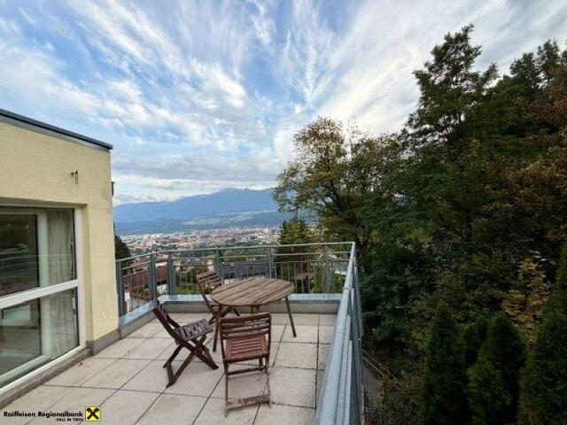 3 Zimmer Dachgeschoßwohnung mit Tiefgaragenplatz und Innsbruck Blick zu vermieten