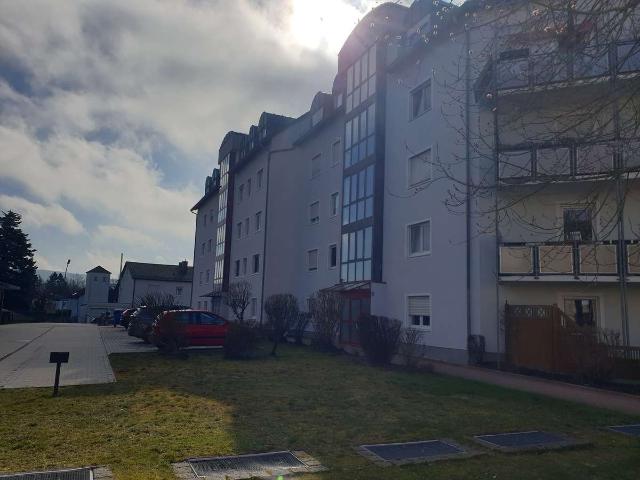 3 Zimmer Dachgeschoßwohnung mit Tiefgaragenstellplatz in Weiden Hammerweg
