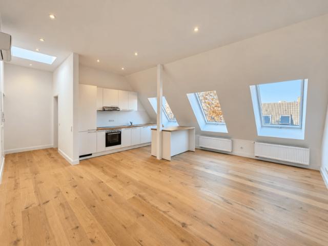 3 Zimmer Dachgeschosswohnung mit Balkon in Berlin Edisonstraße