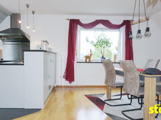 3 ZIMMER DACHGESCHOSSWOHNUNG MIT EINBAUKÜCHE * MAINASCHAFF!