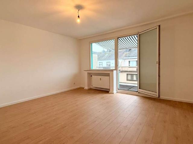 3 Zimmer Dachgeschosswohnung mit großen Balkon