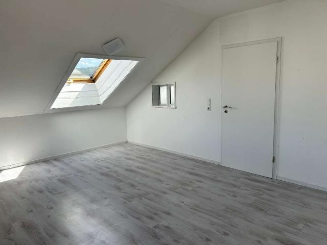 3 Zimmer Dachgeschosswohnung mit Klimaanlage in Kulmbach Mangersreuth!
