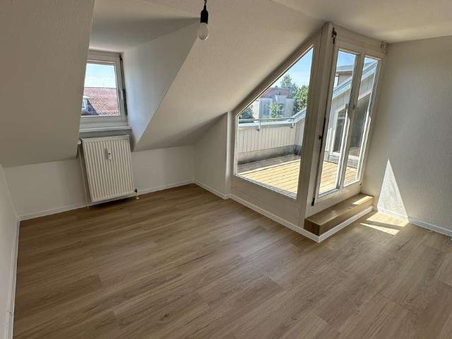 3 Zimmer Dachgeschosswohnung, frisch renoviert, Scharnhauser Park