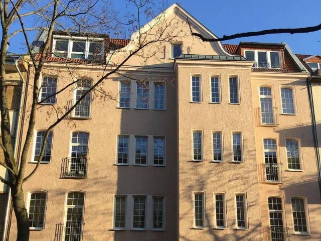 3 Zimmer Dachgeschosswohnung in gepflegtem Stadthaus