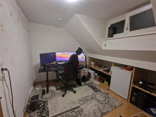 3 Zimmer Dachgeschosswohnung 75m² mit Parkplatz