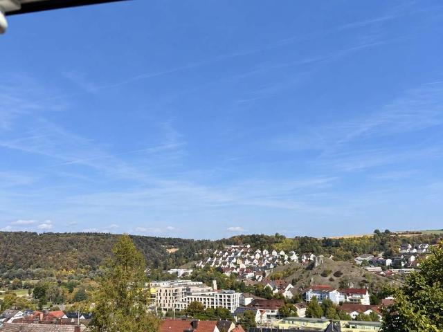 3 Zimmer Dachgeschoss Wohnung in Blaustein mit wunderschönem Ausbilck