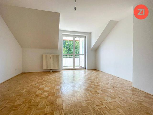 3 Zimmer Dachgeschoss Wohnung inkl. Loggia und Parkplatz