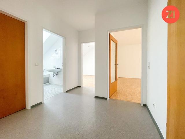 3 Zimmer Dachgeschoss Wohnung inkl. Loggia und Parkplatz