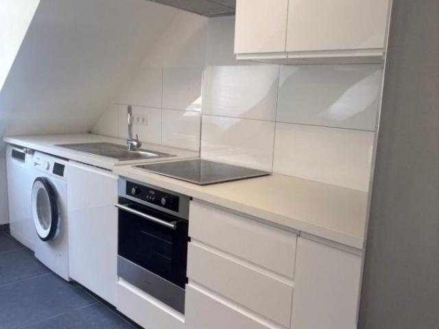 3 Zimmer Dachgeschoß Wohnung mit Einbauküche in Wandsbek
