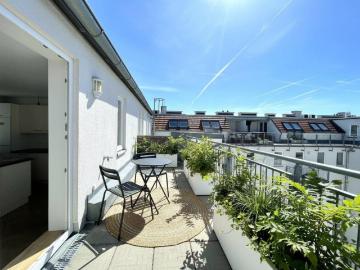 3 ZIMMER DACHGESCHOSS WOHNUNG MIT TERRASSE UND FERNSICHT