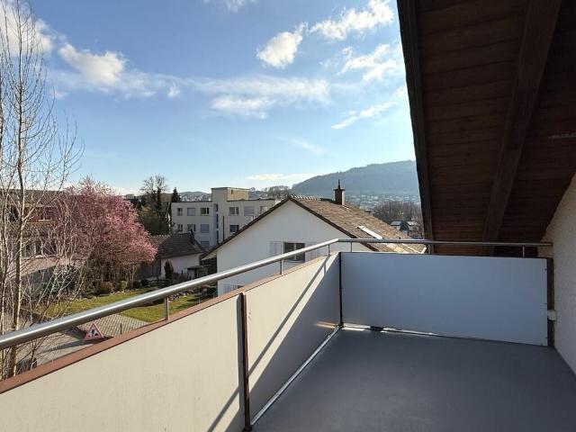 3 ZIMMER DACHWOHNUNG AN RUHIGER LAGE