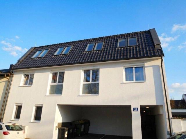 3 Zimmer DG Wohnung mit Balkon