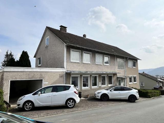 3 Zimmer DG Wohnung mit Einbauküche