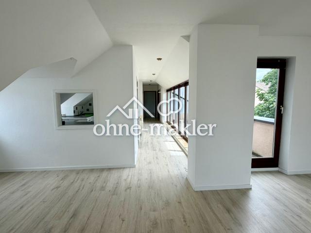 3 Zimmer DG Wohnung mit modernisierter Küche, Balkon & PV Anlage