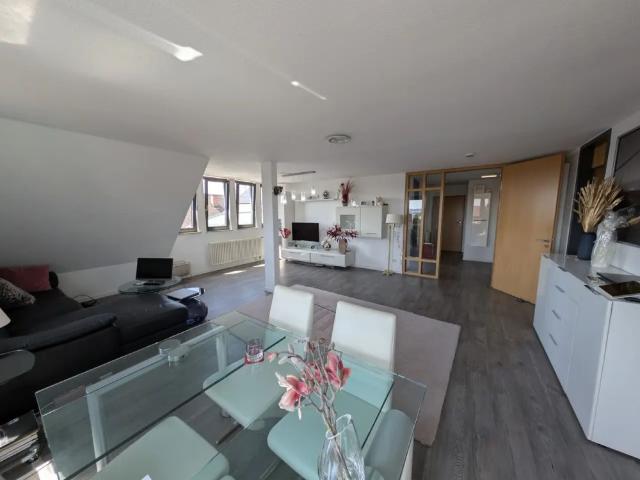 3 Zimmer DG Wohnung im Herzen von Holzgerlingen, mit Tiefgaragenplatz