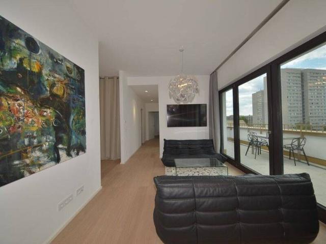 3 Zimmer DG Wohnung * Penthouse Charakter * Einbauküche * Terrasse