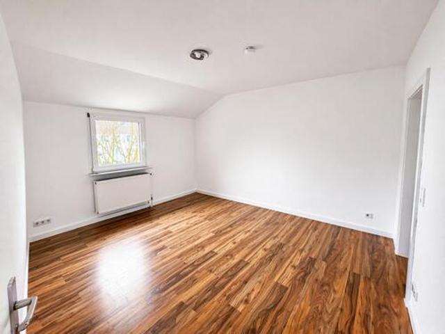 3 Zimmer DG Wohnung 370,00 EUR Kaltmiete, ca.51,25 m²
