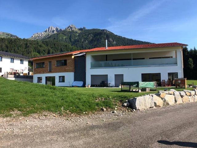 3 Zimmer Erdgeschosswohnung 110m2 mit Terrasse in Wängle/Holz