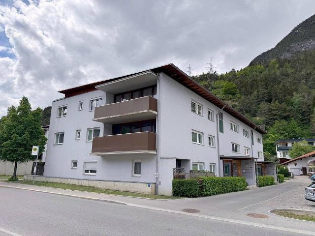 3 Zimmer Erdgeschosswohnung mit netter Terrasse