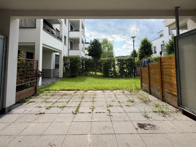 3 Zimmer Erdgeschosswohnung mit großer Terrasse und zwei Bädern