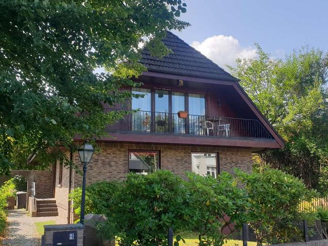 3 Zimmer Erdgeschosswohnung mit wohnlich nutzbarem Kellerraum und großem Garten