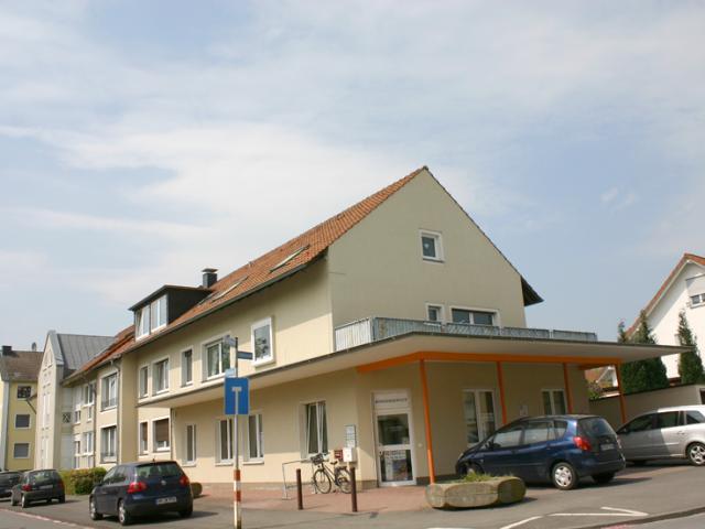 3 Zimmer Etagenwohnung mit Balkon, Garage