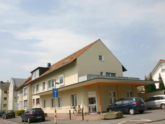 3 Zimmer Etagenwohnung mit Balkon, Garage