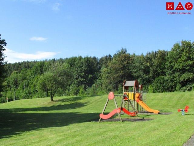 Familienwohnung mit Balkon, Übernahme der Küche und Möbel möglich!