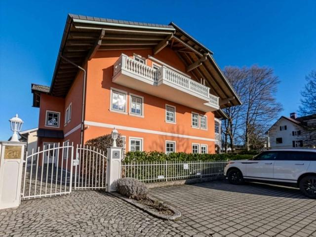 3 Zimmer Gartenwohnung mit Terrasse und 3 Stellplätzen