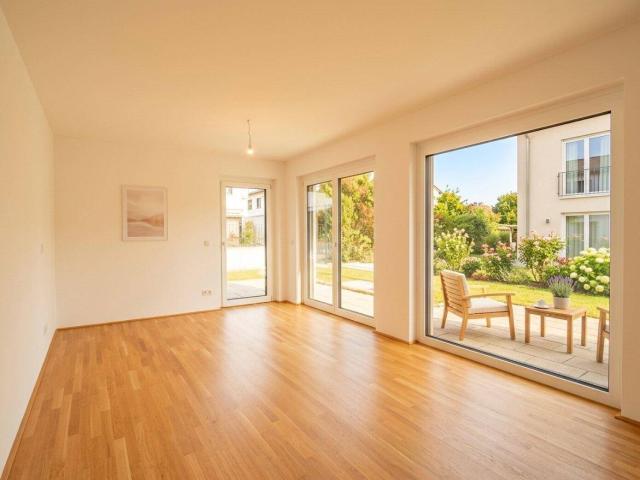 3 Zimmer Gartenwohnung mit ca. 105 m² Freifläche und großem Eigengarten