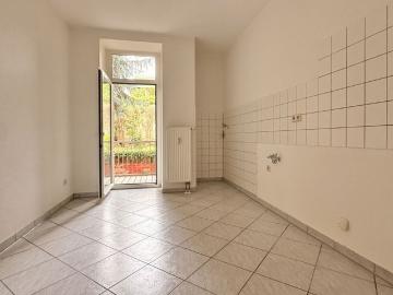 3 Zimmer Hochparterre • Kassberg • Balkon • schickes Laminat • Bad mit Wanne • • mal Anschauen !?