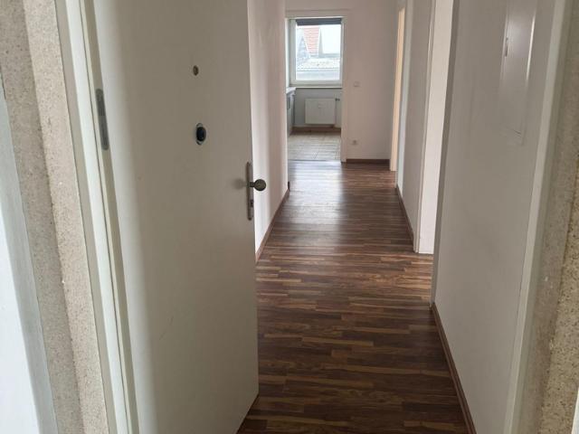 3 Zimmer Hochparterre Wohnung mit Einbauküche, Gemeinschaftsgarten und PKW Stellplatz