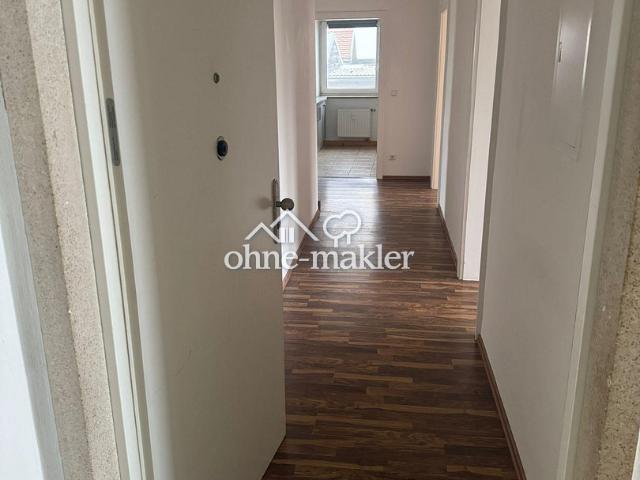 3 Zimmer Hochparterre Wohnung mit Einbauküche, Gemeinschaftsgarten und PKW Stellplatz