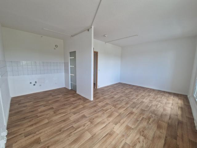 3 Zimmer im 1.OG, Balkon und Aufzug!