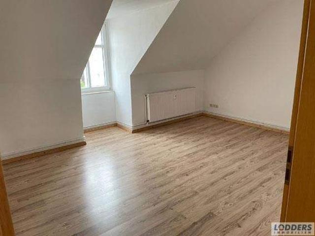 3 Zimmer im Villenviertel mit Balkon
