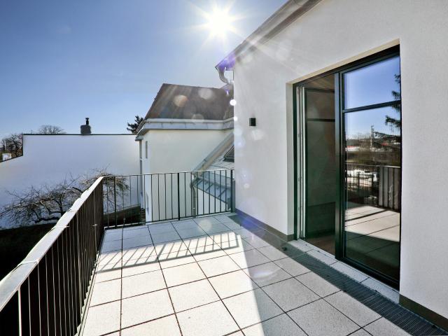 3 Zimmer im neu ausgebauten Dachgeschoß, großer gartenseitiger Balkon, Grünblick zu mieten 1130 Wien