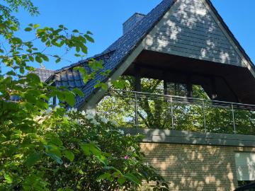 3 Zimmer, Kü, Bad, Loggia, Balkon helle Oberwohnung im grünen