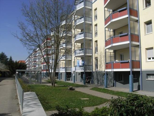 3 Zimmer, Küche, Bad, Balkon, 1.OG rechts