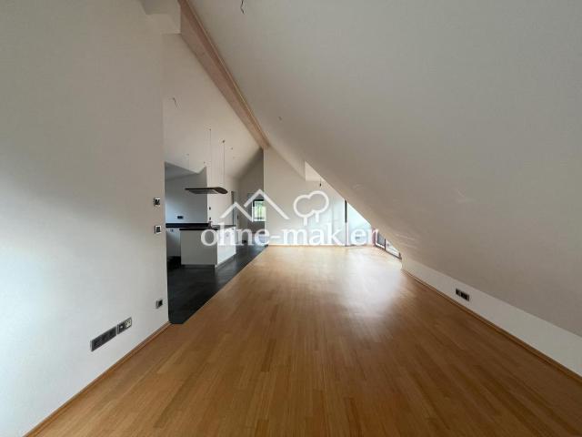 3 Zimmer lichtdurchflutete DG Wohnung Inmitten von München Waldtrudering