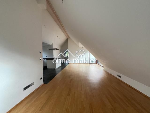3 Zimmer lichtdurchflutete DG Wohnung Inmitten von München Waldtrudering
