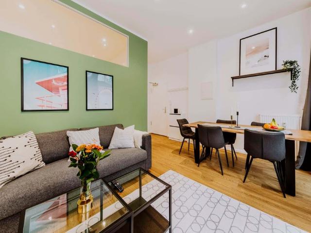 3 Zimmer Luxus Wellness Loft mit eigener Sauna, Terrasse und Wohnküche am Rosenthaler Platz
